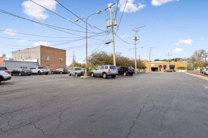 522 State, BELVIDERE, Illinois 61008, ,5+ Units,For Sale,State,202603280