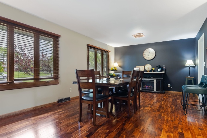 1692 Ben Franklin, ROCKFORD, Illinois 61108, 3 Bedrooms Bedrooms, ,3 BathroomsBathrooms,House,For Sale,Ben Franklin,202602037