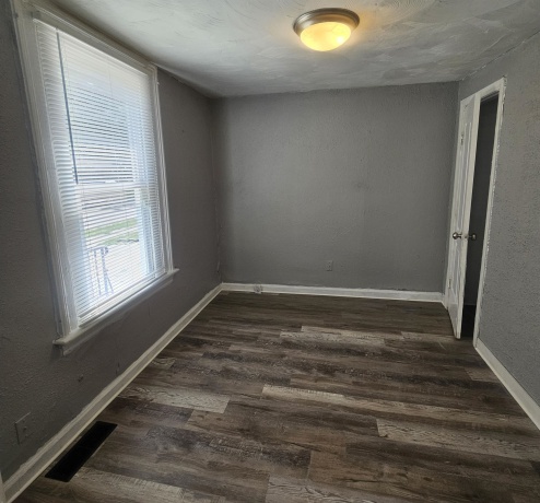 218 OAKWOOD, ROCKFORD, Illinois 61101, 5 Bedrooms Bedrooms, ,1 BathroomBathrooms,House,For Sale,OAKWOOD,202603290