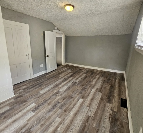 218 OAKWOOD, ROCKFORD, Illinois 61101, 5 Bedrooms Bedrooms, ,1 BathroomBathrooms,House,For Sale,OAKWOOD,202603290