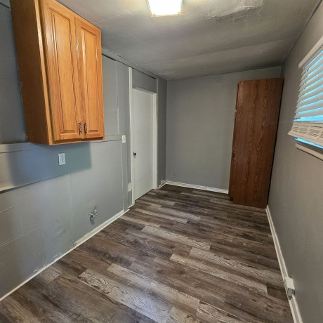 218 OAKWOOD, ROCKFORD, Illinois 61101, 5 Bedrooms Bedrooms, ,1 BathroomBathrooms,House,For Sale,OAKWOOD,202603290