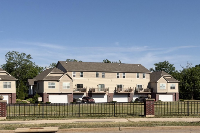 2433 RIVER OAKS #4, ROCKFORD, Illinois 61102, 3 Bedrooms Bedrooms, ,2 BathroomsBathrooms,Condominium,For Sale,RIVER OAKS #4,202603300