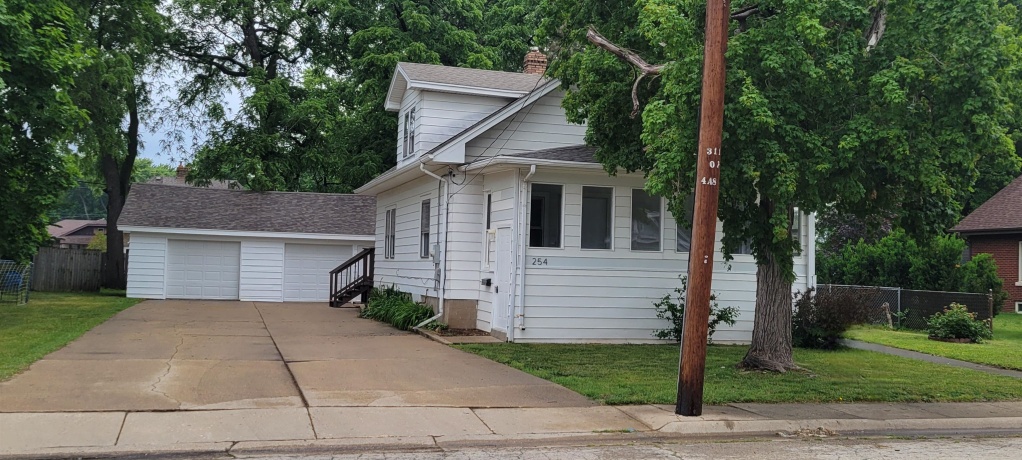 254 River, LOVES PARK, Illinois 61111, 3 Bedrooms Bedrooms, ,2 BathroomsBathrooms,House,For Sale,River,202603299