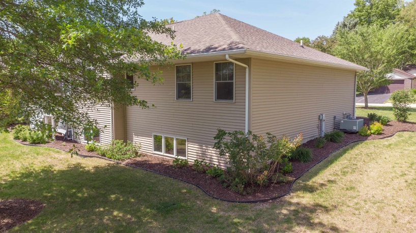 1021 Bertram, FREEPORT, Illinois 61032, 3 Bedrooms Bedrooms, ,3 BathroomsBathrooms,Condominium,For Sale,Bertram,202603307