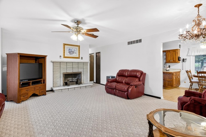 106 Superior, MACHESNEY PARK, Illinois 61115, 3 Bedrooms Bedrooms, ,2 BathroomsBathrooms,House,For Sale,Superior,202603312