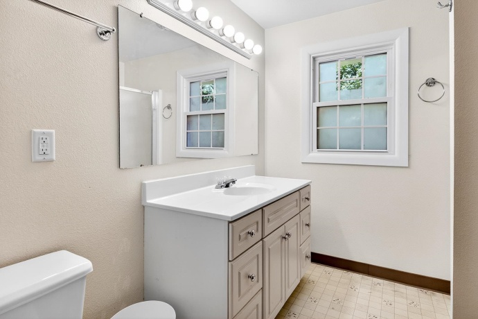 5010 Guilford, ROCKFORD, Illinois 61107, 4 Bedrooms Bedrooms, ,2 BathroomsBathrooms,House,For Sale,Guilford,202603318