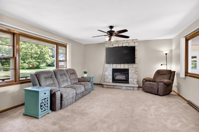 5010 Guilford, ROCKFORD, Illinois 61107, 4 Bedrooms Bedrooms, ,2 BathroomsBathrooms,House,For Sale,Guilford,202603318