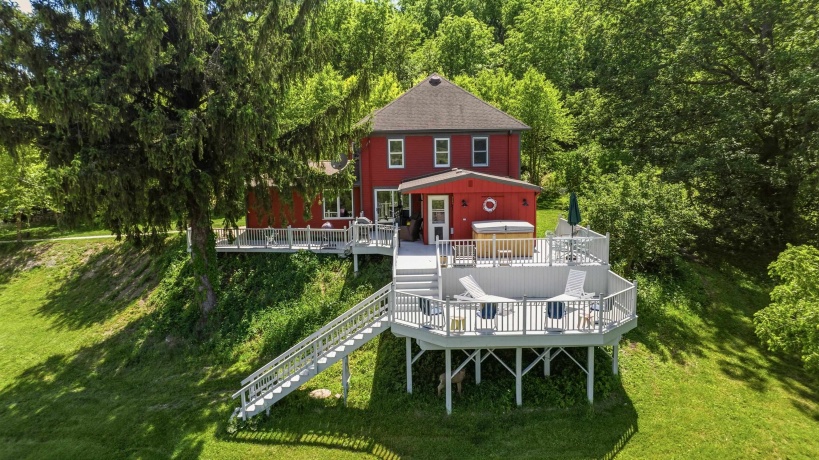2181 Irish Hollow, GALENA, Illinois 61036, 3 Bedrooms Bedrooms, ,1 BathroomBathrooms,House,For Sale,Irish Hollow,202603323