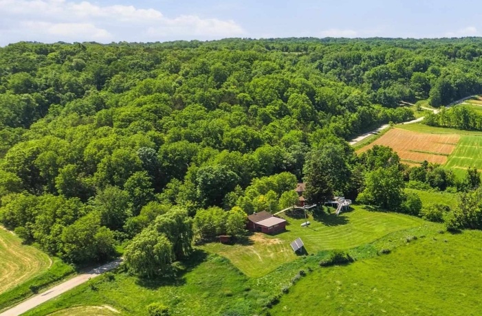 2181 Irish Hollow, GALENA, Illinois 61036, 3 Bedrooms Bedrooms, ,1 BathroomBathrooms,House,For Sale,Irish Hollow,202603323