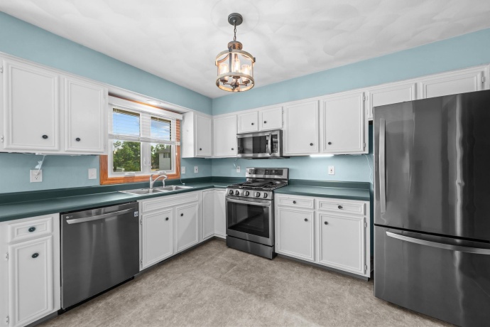 4276 Kensington, ROCKTON, Illinois 61072, 3 Bedrooms Bedrooms, ,2 BathroomsBathrooms,House,For Sale,Kensington,202603330