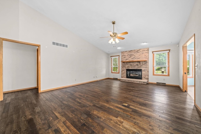 4276 Kensington, ROCKTON, Illinois 61072, 3 Bedrooms Bedrooms, ,2 BathroomsBathrooms,House,For Sale,Kensington,202603330