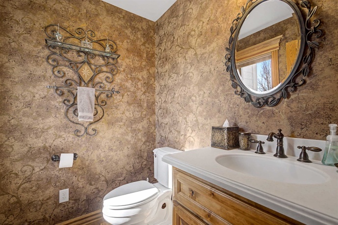 1 Hoffman, ELIZABETH, Illinois 61028, 5 Bedrooms Bedrooms, ,4 BathroomsBathrooms,House,For Sale,Hoffman,202603334