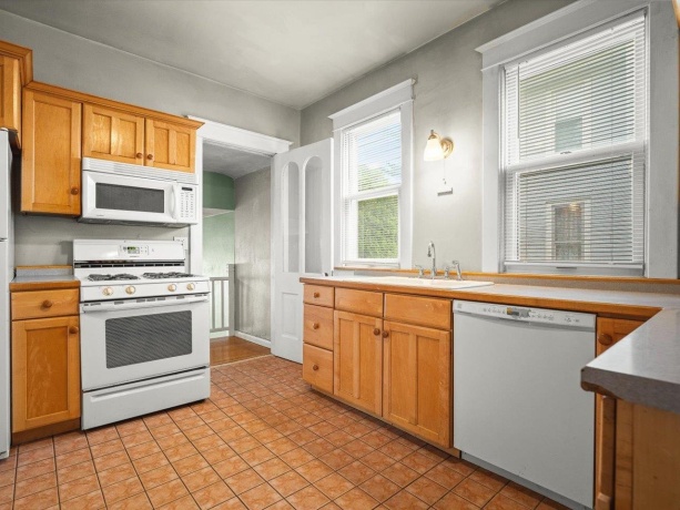 1810 Oxford, ROCKFORD, Illinois 61103, 4 Bedrooms Bedrooms, ,2 BathroomsBathrooms,House,For Sale,Oxford,202603342