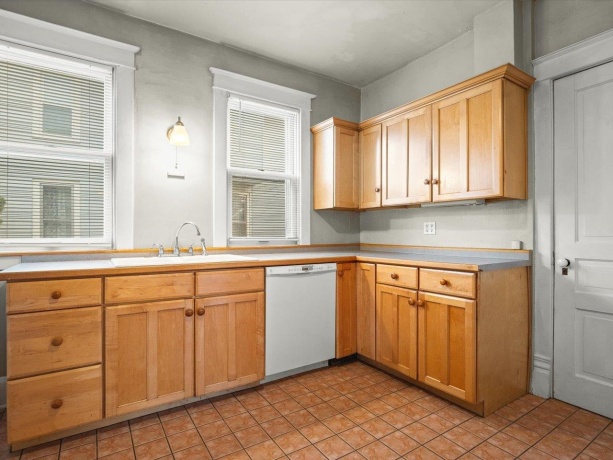 1810 Oxford, ROCKFORD, Illinois 61103, 4 Bedrooms Bedrooms, ,2 BathroomsBathrooms,House,For Sale,Oxford,202603342