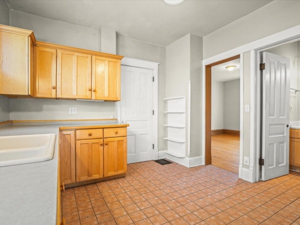 1810 Oxford, ROCKFORD, Illinois 61103, 4 Bedrooms Bedrooms, ,2 BathroomsBathrooms,House,For Sale,Oxford,202603342