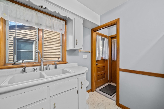 3226 Latham, ROCKFORD, Illinois 61103, 2 Bedrooms Bedrooms, ,1 BathroomBathrooms,House,For Sale,Latham,202603347