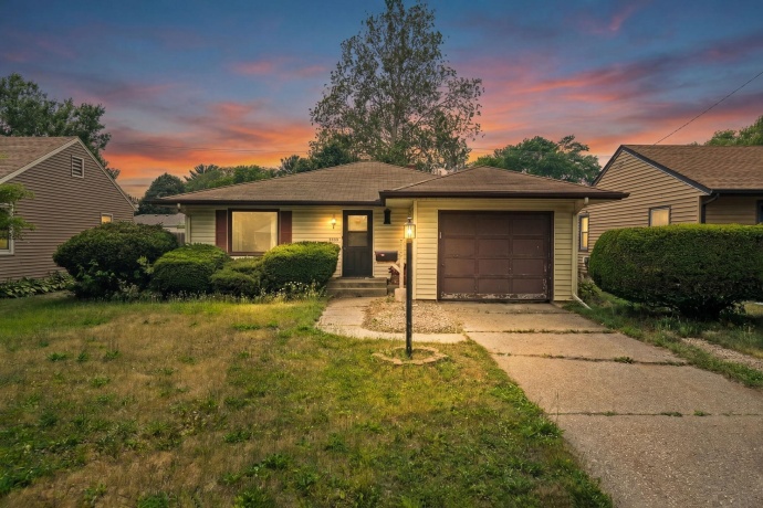 3226 Latham, ROCKFORD, Illinois 61103, 2 Bedrooms Bedrooms, ,1 BathroomBathrooms,House,For Sale,Latham,202603347