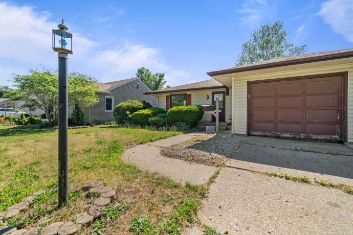 3226 Latham, ROCKFORD, Illinois 61103, 2 Bedrooms Bedrooms, ,1 BathroomBathrooms,House,For Sale,Latham,202603347
