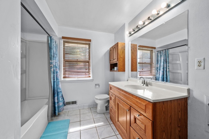 3226 Latham, ROCKFORD, Illinois 61103, 2 Bedrooms Bedrooms, ,1 BathroomBathrooms,House,For Sale,Latham,202603347