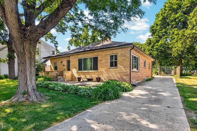1215 Chapin, BELOIT, Wisconsin 53511, 3 Bedrooms Bedrooms, ,3 BathroomsBathrooms,House,For Sale,Chapin,202603360