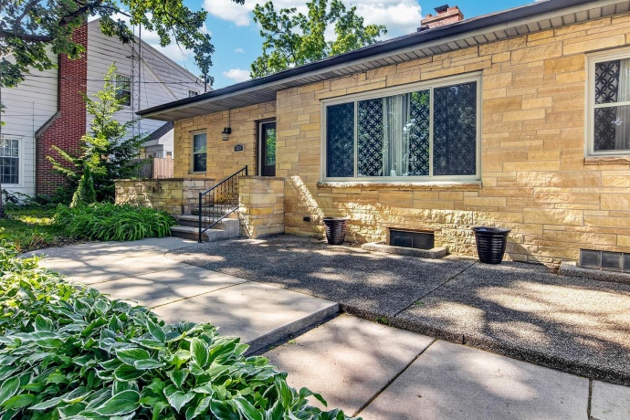 1215 Chapin, BELOIT, Wisconsin 53511, 3 Bedrooms Bedrooms, ,3 BathroomsBathrooms,House,For Sale,Chapin,202603360