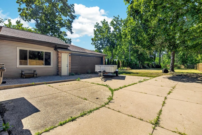 1215 Chapin, BELOIT, Wisconsin 53511, 3 Bedrooms Bedrooms, ,3 BathroomsBathrooms,House,For Sale,Chapin,202603360
