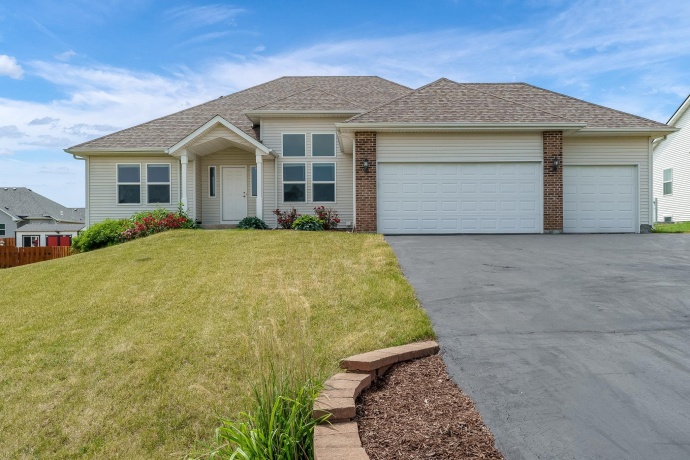 622 Ashleigh, ROSCOE, Illinois 61073, 3 Bedrooms Bedrooms, ,2 BathroomsBathrooms,House,For Sale,Ashleigh,202603361