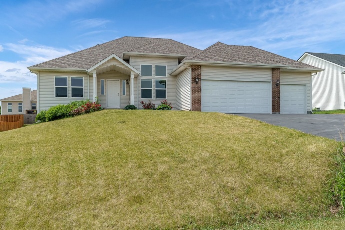 622 Ashleigh, ROSCOE, Illinois 61073, 3 Bedrooms Bedrooms, ,2 BathroomsBathrooms,House,For Sale,Ashleigh,202603361