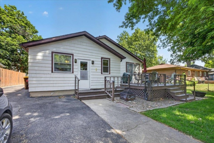 206 6th, OREGON, Illinois 61061, 3 Bedrooms Bedrooms, ,2 BathroomsBathrooms,House,For Sale,6th,202603362
