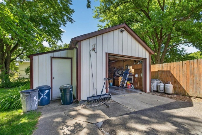 206 6th, OREGON, Illinois 61061, 3 Bedrooms Bedrooms, ,2 BathroomsBathrooms,House,For Sale,6th,202603362