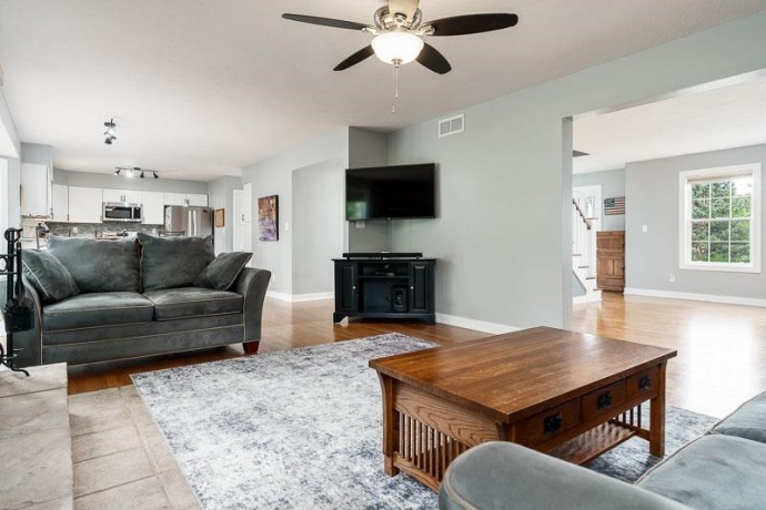 1055 Rockhampton, ROCKFORD, Illinois 61102, 4 Bedrooms Bedrooms, ,2 BathroomsBathrooms,House,For Sale,Rockhampton,202603365