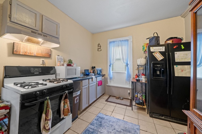 938 8th, ROCKFORD, Illinois 61104, ,2 Units,For Sale,8th,202603372
