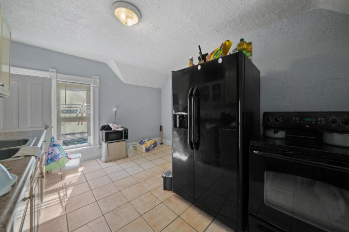 938 8th, ROCKFORD, Illinois 61104, ,2 Units,For Sale,8th,202603372