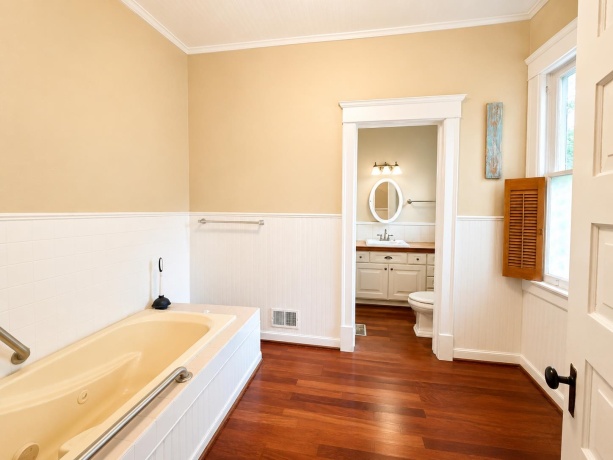 642 Stephenson, FREEPORT, Illinois 61032, 5 Bedrooms Bedrooms, ,2 BathroomsBathrooms,House,For Sale,Stephenson,202603375