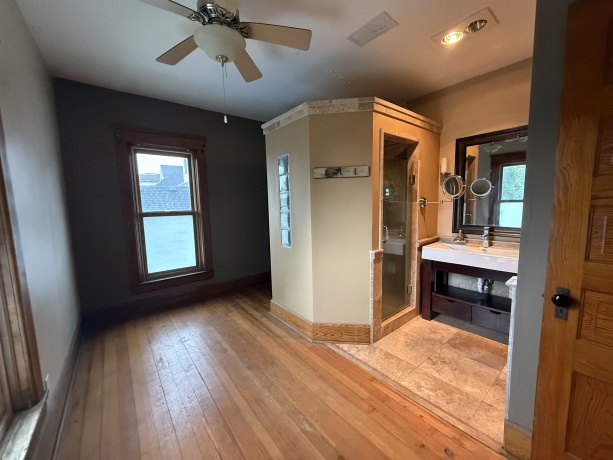 642 Stephenson, FREEPORT, Illinois 61032, 5 Bedrooms Bedrooms, ,2 BathroomsBathrooms,House,For Sale,Stephenson,202603375