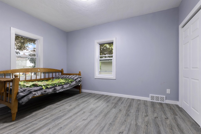 2009 4th, ROCKFORD, Illinois 61104, 6 Bedrooms Bedrooms, ,3 BathroomsBathrooms,House,For Sale,4th,202603377