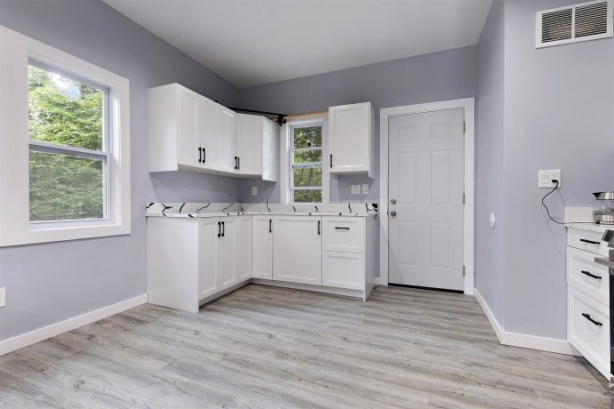 2009 4th, ROCKFORD, Illinois 61104, 6 Bedrooms Bedrooms, ,3 BathroomsBathrooms,House,For Sale,4th,202603377