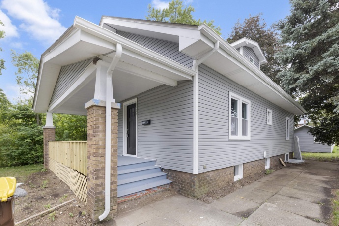 2009 4th, ROCKFORD, Illinois 61104, 6 Bedrooms Bedrooms, ,3 BathroomsBathrooms,House,For Sale,4th,202603377