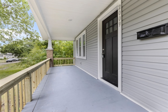 2009 4th, ROCKFORD, Illinois 61104, 6 Bedrooms Bedrooms, ,3 BathroomsBathrooms,House,For Sale,4th,202603377
