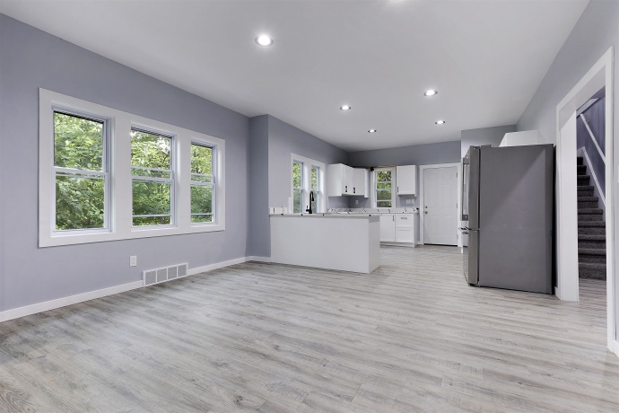 2009 4th, ROCKFORD, Illinois 61104, 6 Bedrooms Bedrooms, ,3 BathroomsBathrooms,House,For Sale,4th,202603377