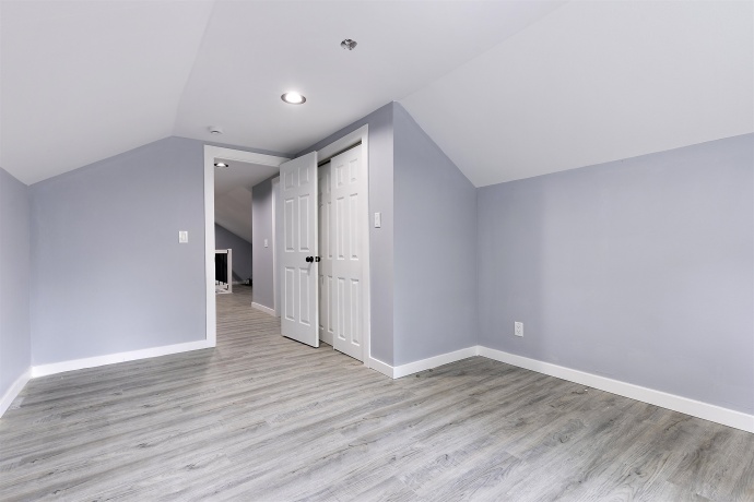 2009 4th, ROCKFORD, Illinois 61104, 6 Bedrooms Bedrooms, ,3 BathroomsBathrooms,House,For Sale,4th,202603377