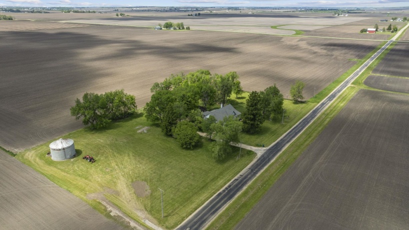 1765 Brooklyn, ASHTON, Illinois 61006, 4 Bedrooms Bedrooms, ,2 BathroomsBathrooms,House,For Sale,Brooklyn,202603379
