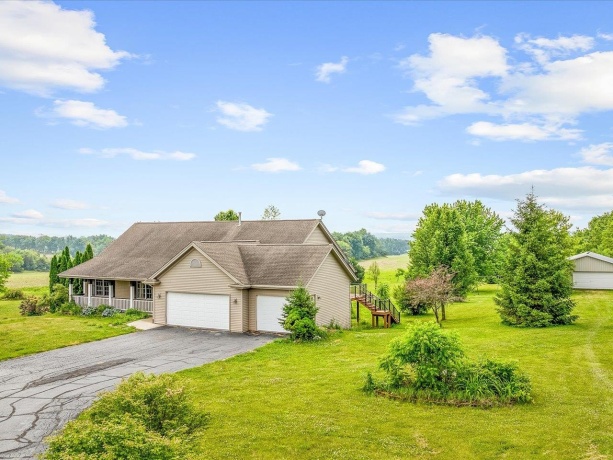 13728 Yale Bridge, DURAND, Illinois 61024, 3 Bedrooms Bedrooms, ,2 BathroomsBathrooms,House,For Sale,Yale Bridge,202603381