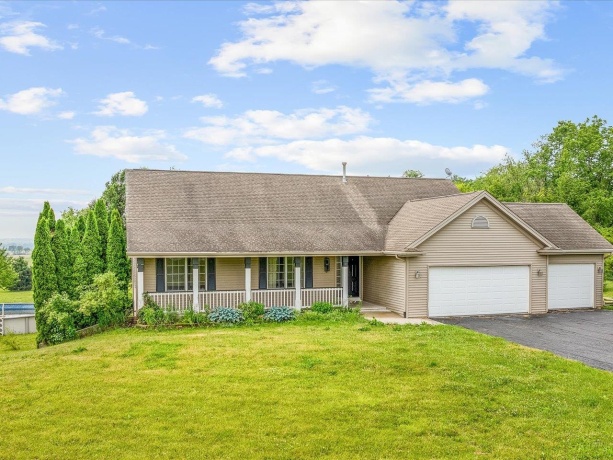 13728 Yale Bridge, DURAND, Illinois 61024, 3 Bedrooms Bedrooms, ,2 BathroomsBathrooms,House,For Sale,Yale Bridge,202603381