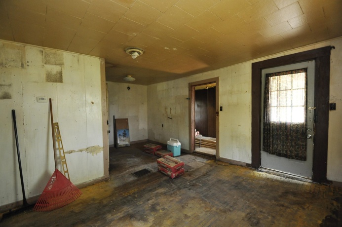 211 Sterling St, Streator, Illinois 61364, 1 Bedroom Bedrooms, ,1 BathroomBathrooms,House,For Sale,Sterling St,202603384