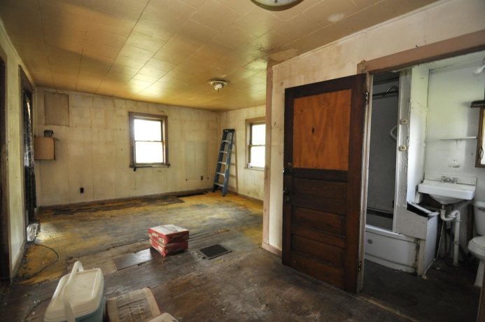 211 Sterling St, Streator, Illinois 61364, 1 Bedroom Bedrooms, ,1 BathroomBathrooms,House,For Sale,Sterling St,202603384