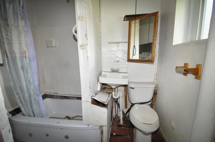 211 Sterling St, Streator, Illinois 61364, 1 Bedroom Bedrooms, ,1 BathroomBathrooms,House,For Sale,Sterling St,202603384