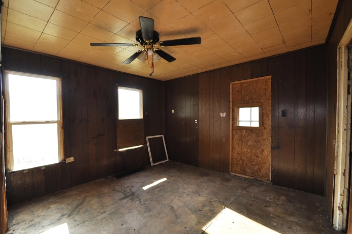 211 Sterling St, Streator, Illinois 61364, 1 Bedroom Bedrooms, ,1 BathroomBathrooms,House,For Sale,Sterling St,202603384