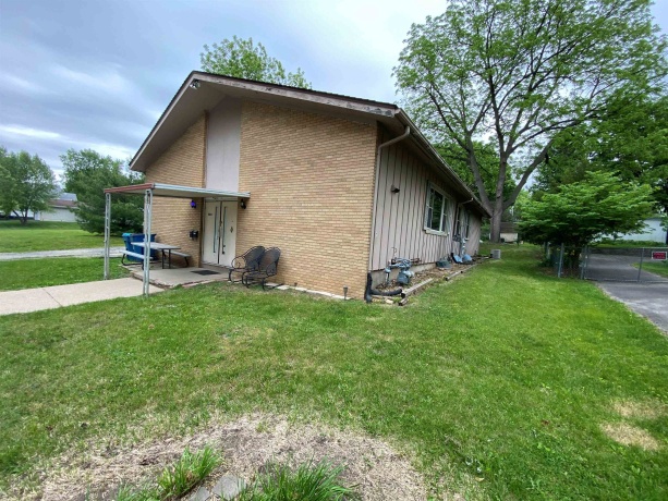 1004 Hemlock, DIXON, Illinois 61021, ,2 Units,For Sale,Hemlock,202603392