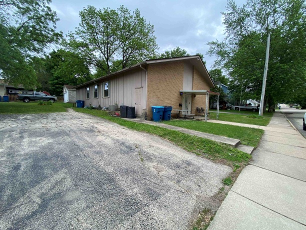 1004 Hemlock, DIXON, Illinois 61021, ,2 Units,For Sale,Hemlock,202603392